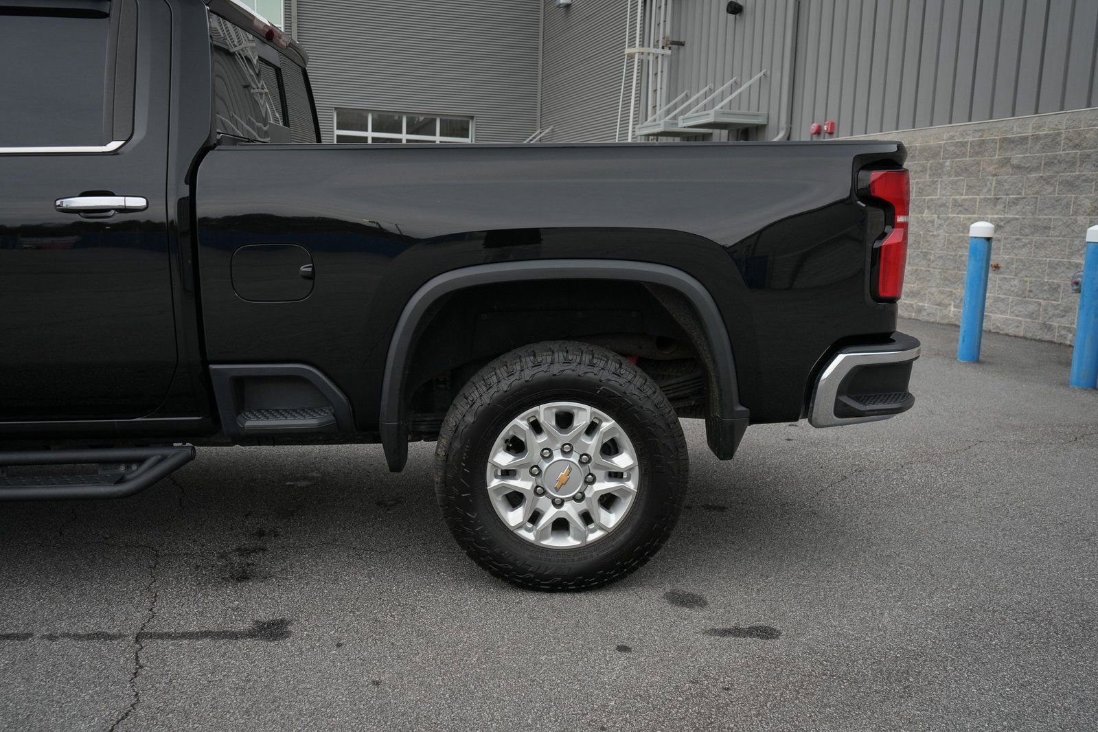 Used 2024 Chevrolet Silverado 2500 LTZ w/ LTZ Convenience Package AWD/4WD image 6