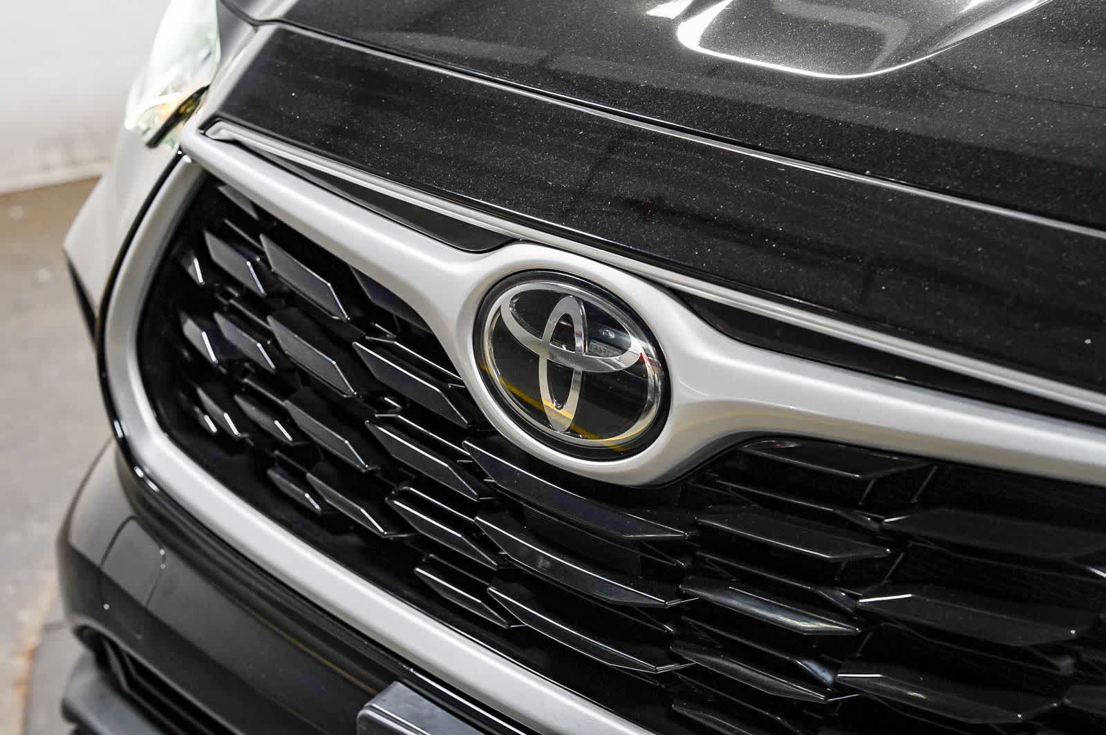 Used 2022 Toyota Highlander XLE FWD image 8