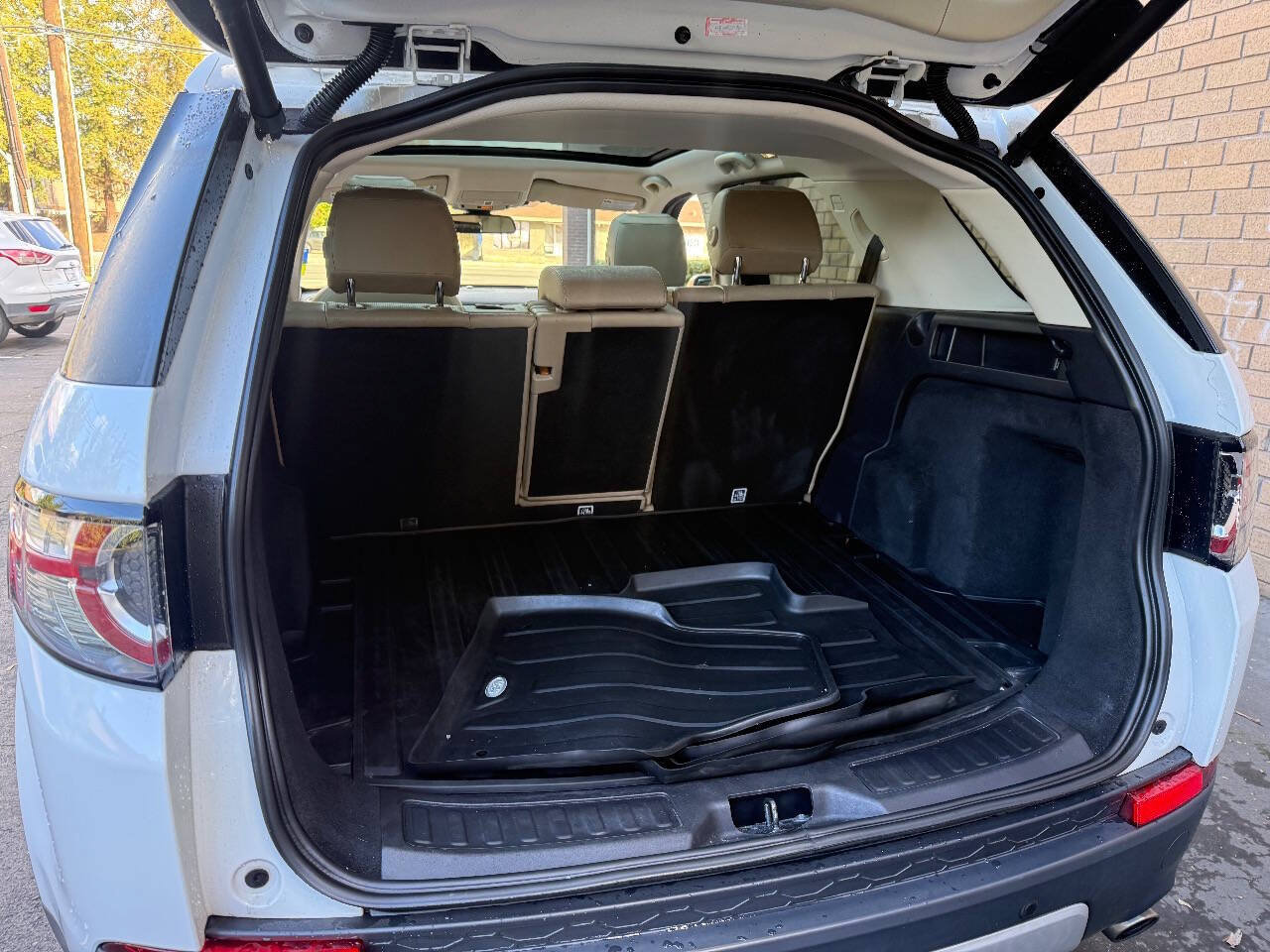 Used 2019 Land Rover Discovery Sport HSE AWD/4WD image 20