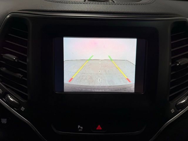 Used 2019 Jeep Cherokee Latitude Plus w/ Cold Weather Group image 17