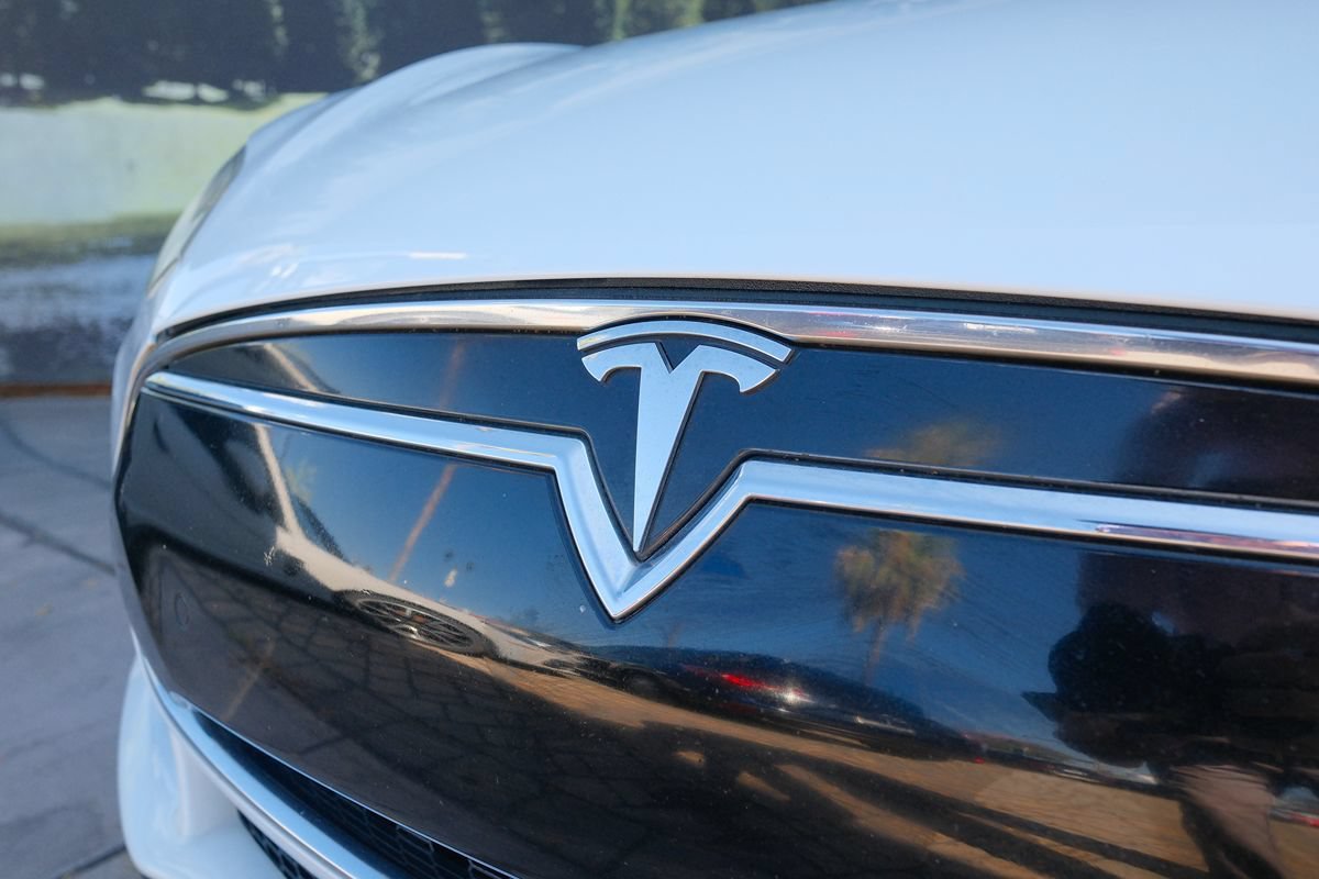 Used 2015 Tesla Model S 70 RWD image 41