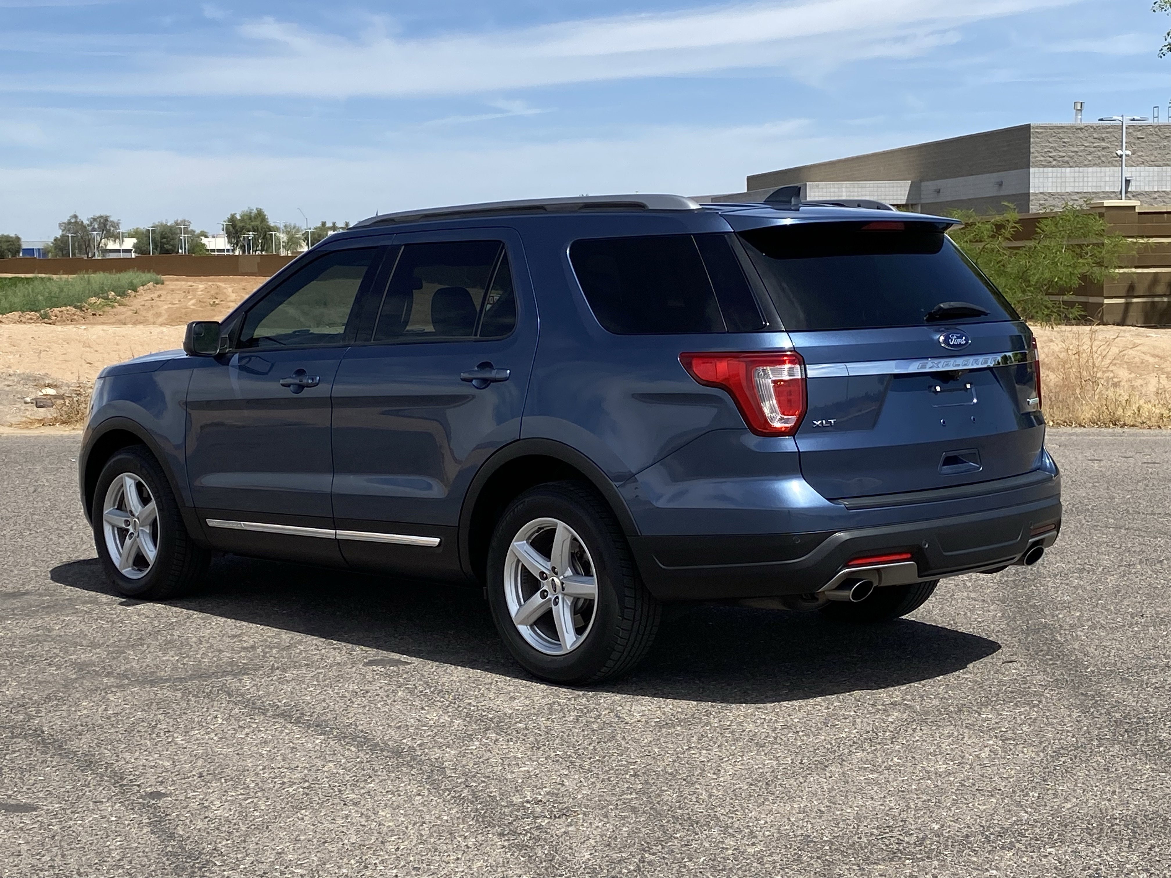 Used 2018 Ford Explorer XLT image 5