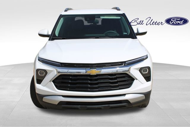 Used 2025 Chevrolet TrailBlazer LT image 2