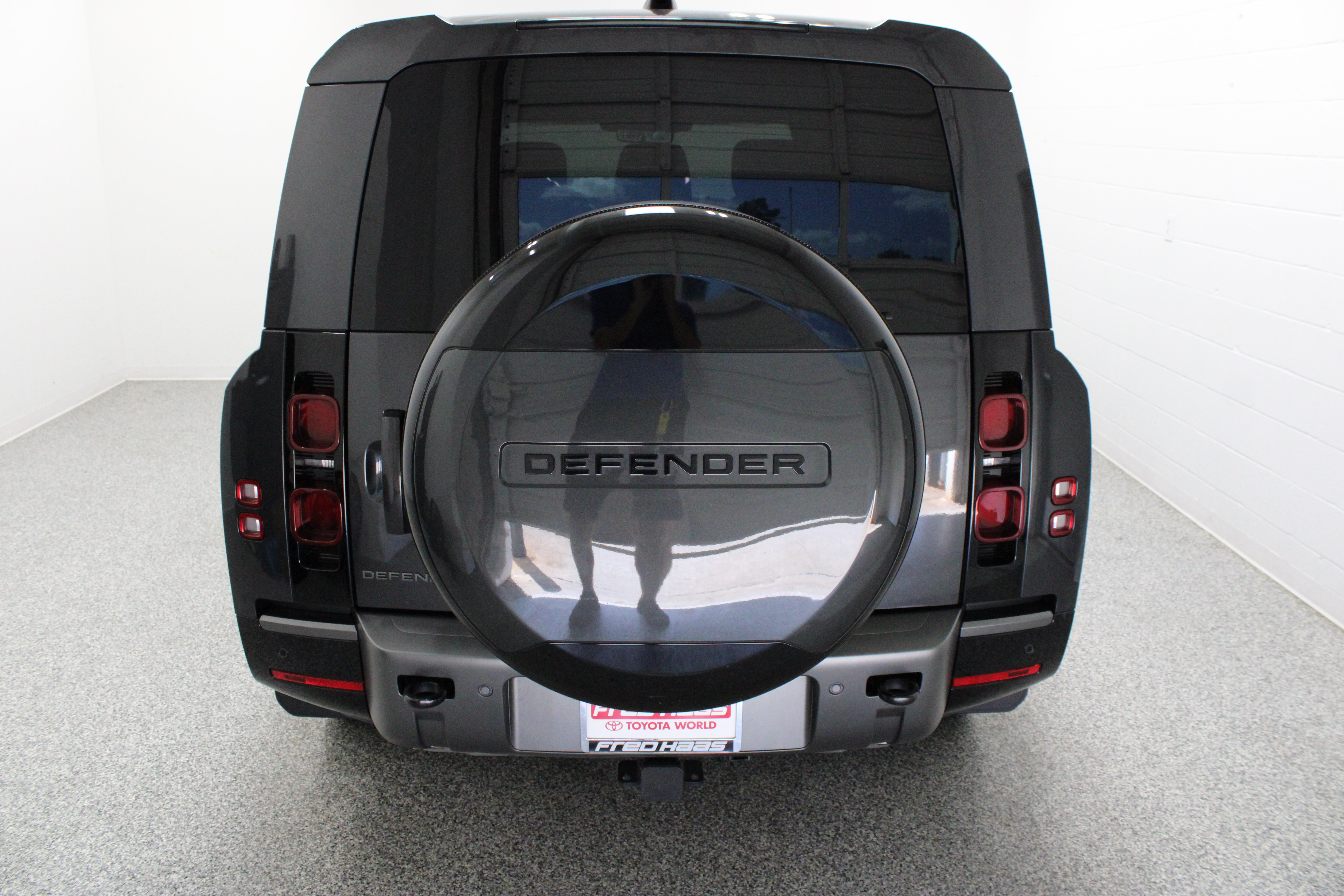 Used 2025 Land Rover Defender 130 Outbound AWD/4WD image 8