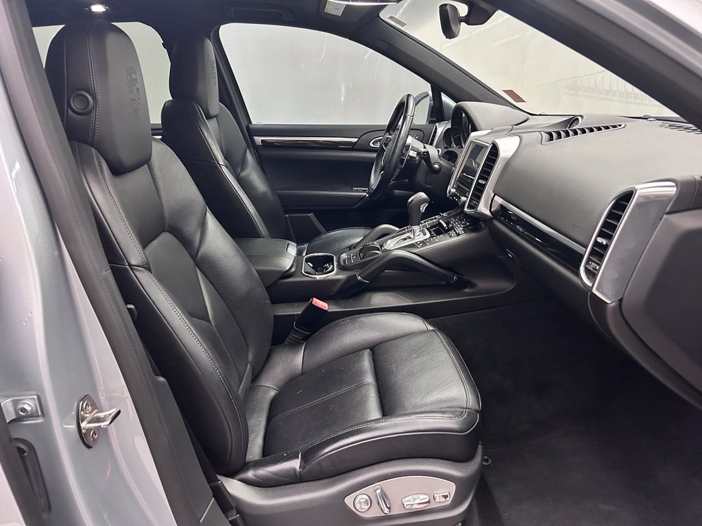 Used 2018 Porsche Cayenne Platinum Edition AWD/4WD image 17