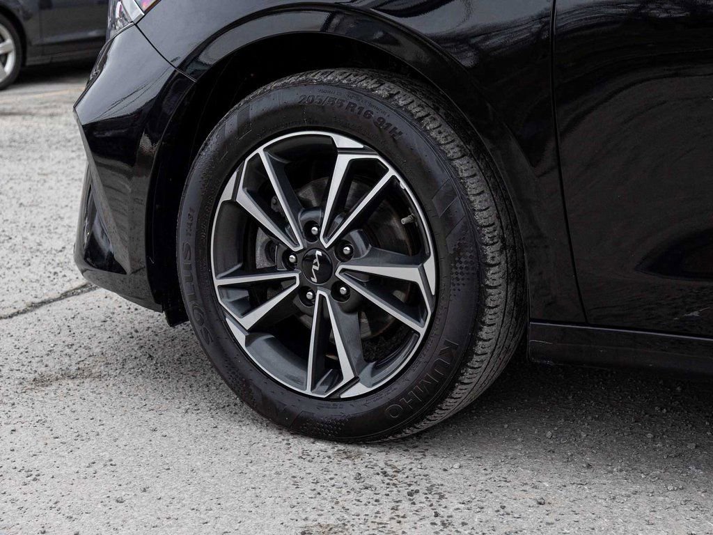 Used 2023 Kia Forte LXS image 7