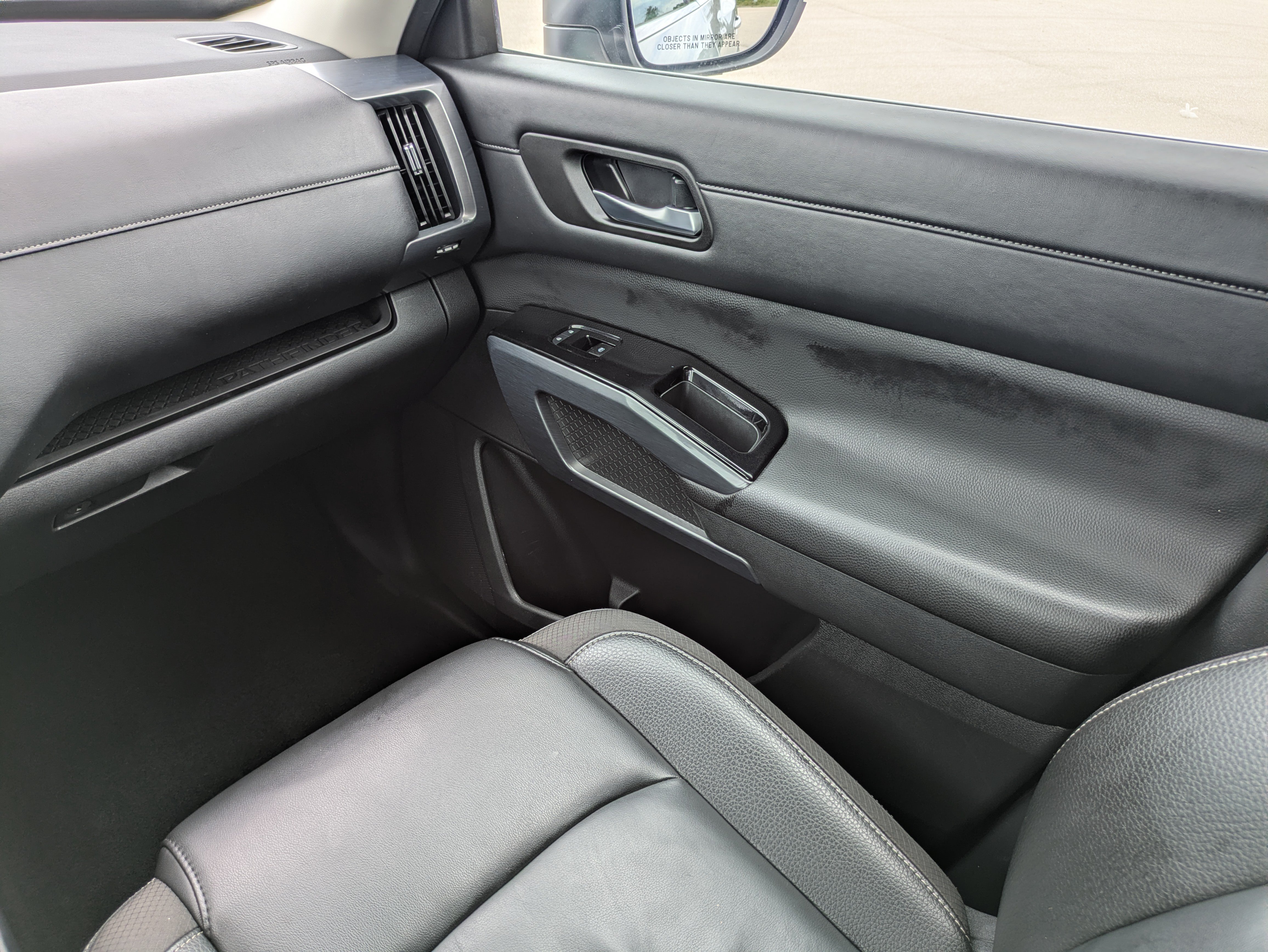 Used 2025 Nissan Pathfinder SL AWD/4WD image 17