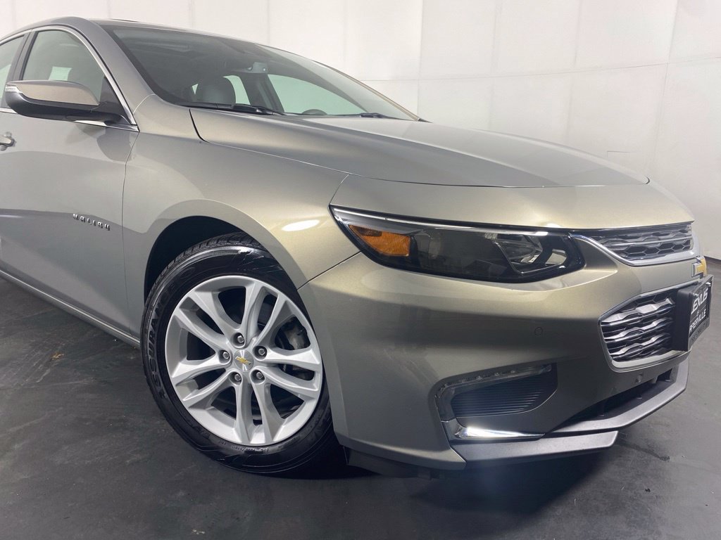 Used 2017 Chevrolet Malibu Hybrid w/ Leather Package FWD image 3