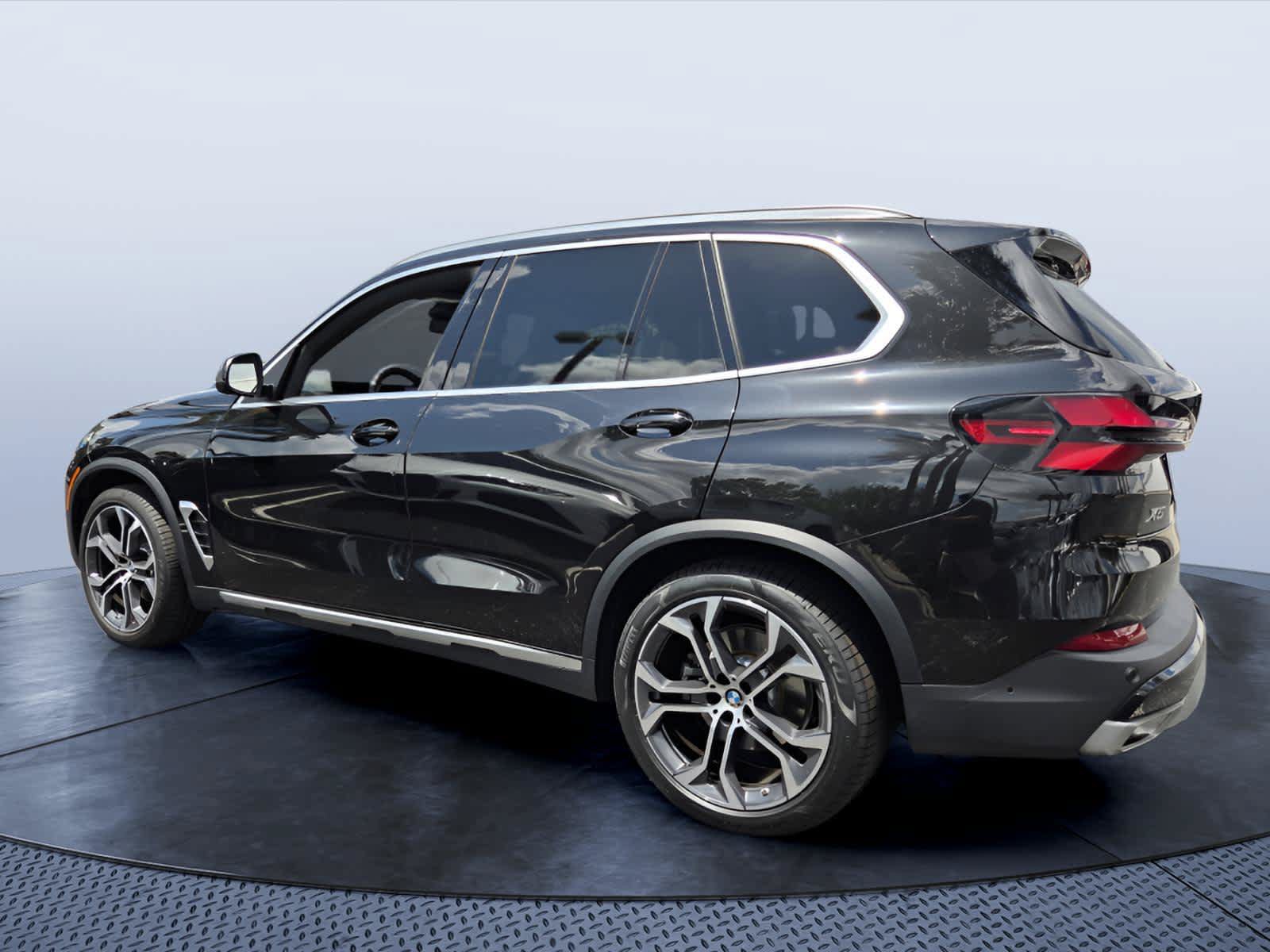 Certified 2024 BMW X5 xDrive40i w/ Premium Package AWD/4WD image 4
