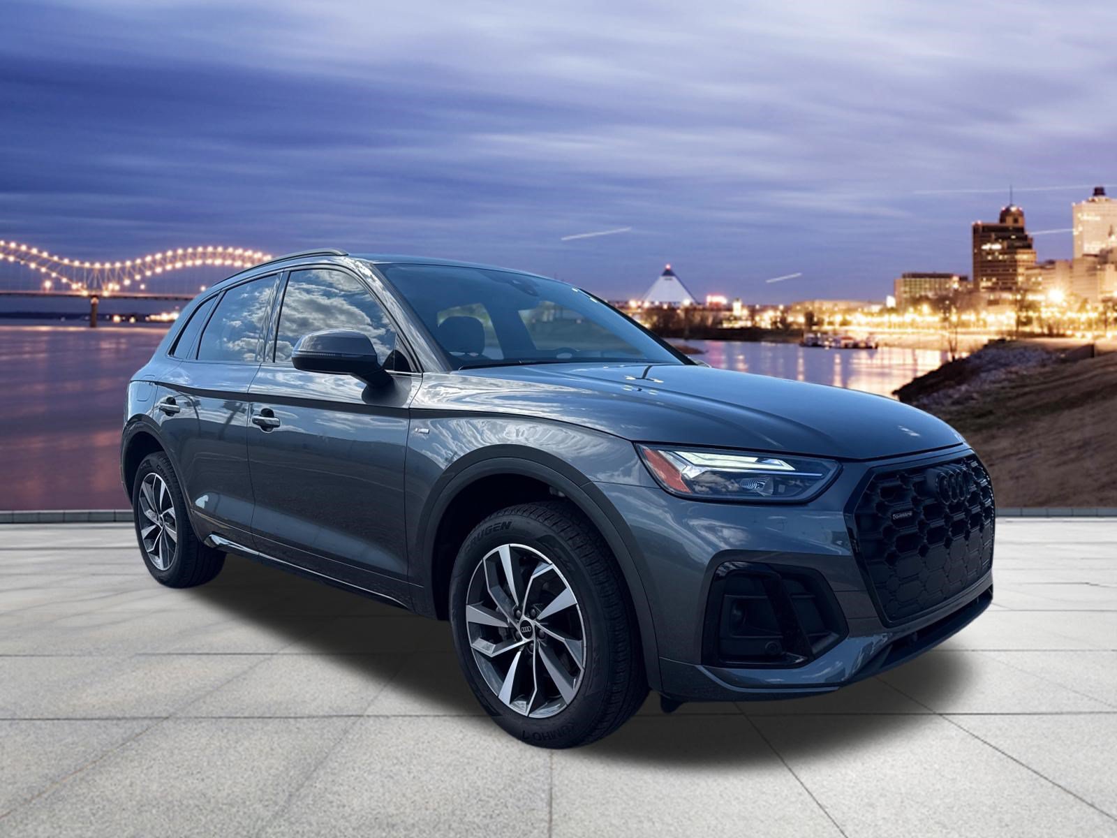 Certified 2024 Audi Q5 2.0T Premium w/ Summer of Audi Package AWD/4WD image 4