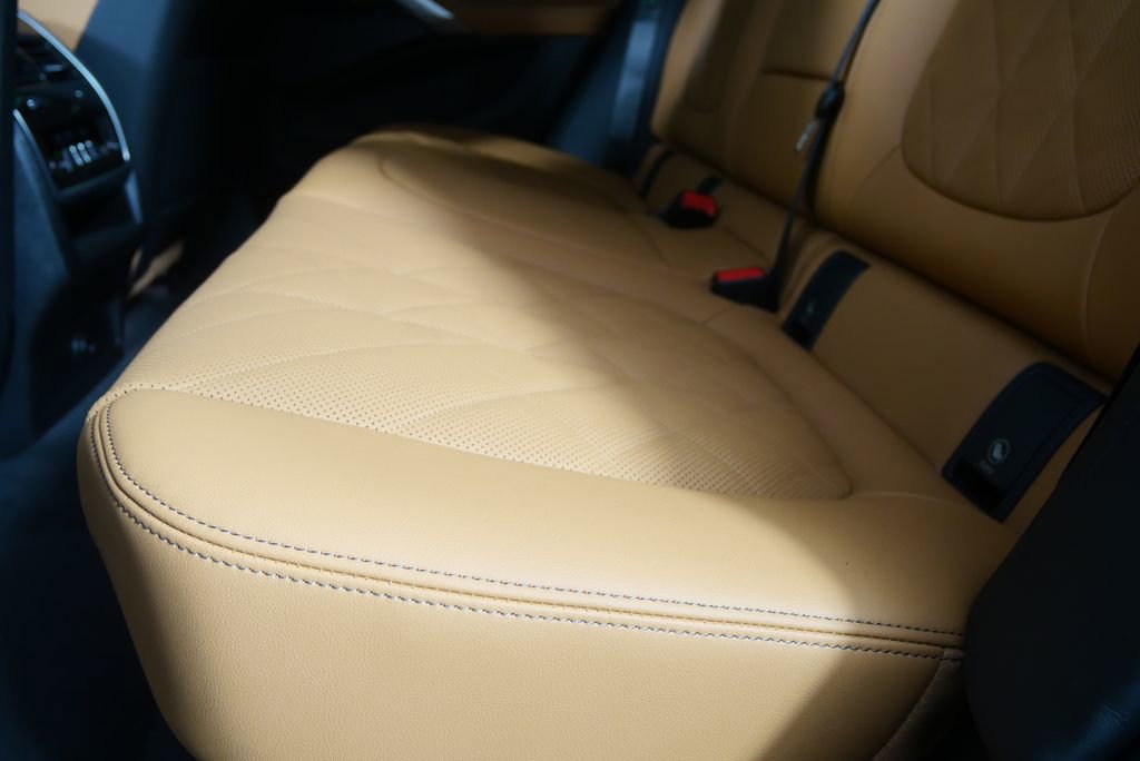 New 2026 BMW X6 xDrive40i w/ Climate Comfort Package image 16