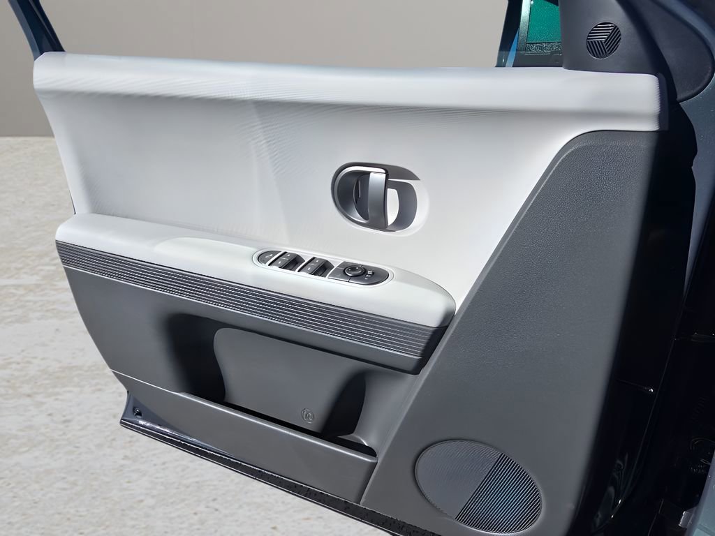 New 2026 Hyundai Ioniq 5 SE image 16
