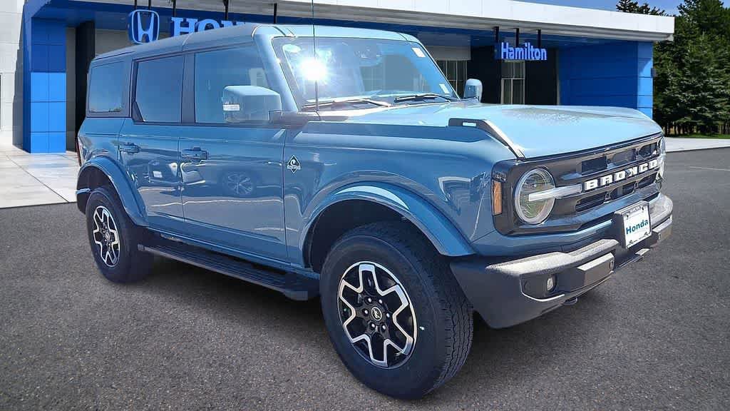 Used 2022 Ford Bronco Outer Banks image 2