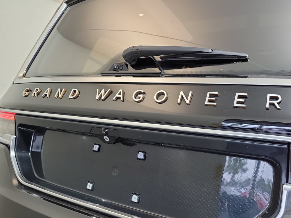 Used 2022 Jeep Grand Wagoneer Series III w/ Rear Seat Video Group 1 AWD/4WD image 7