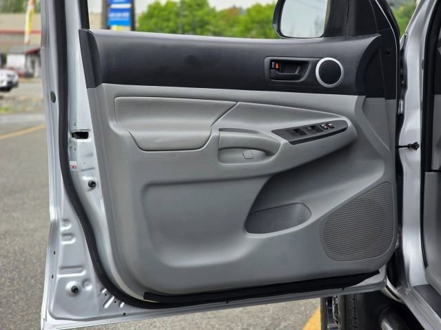 Used 2012 Toyota Tacoma 4x4 Double Cab image 24