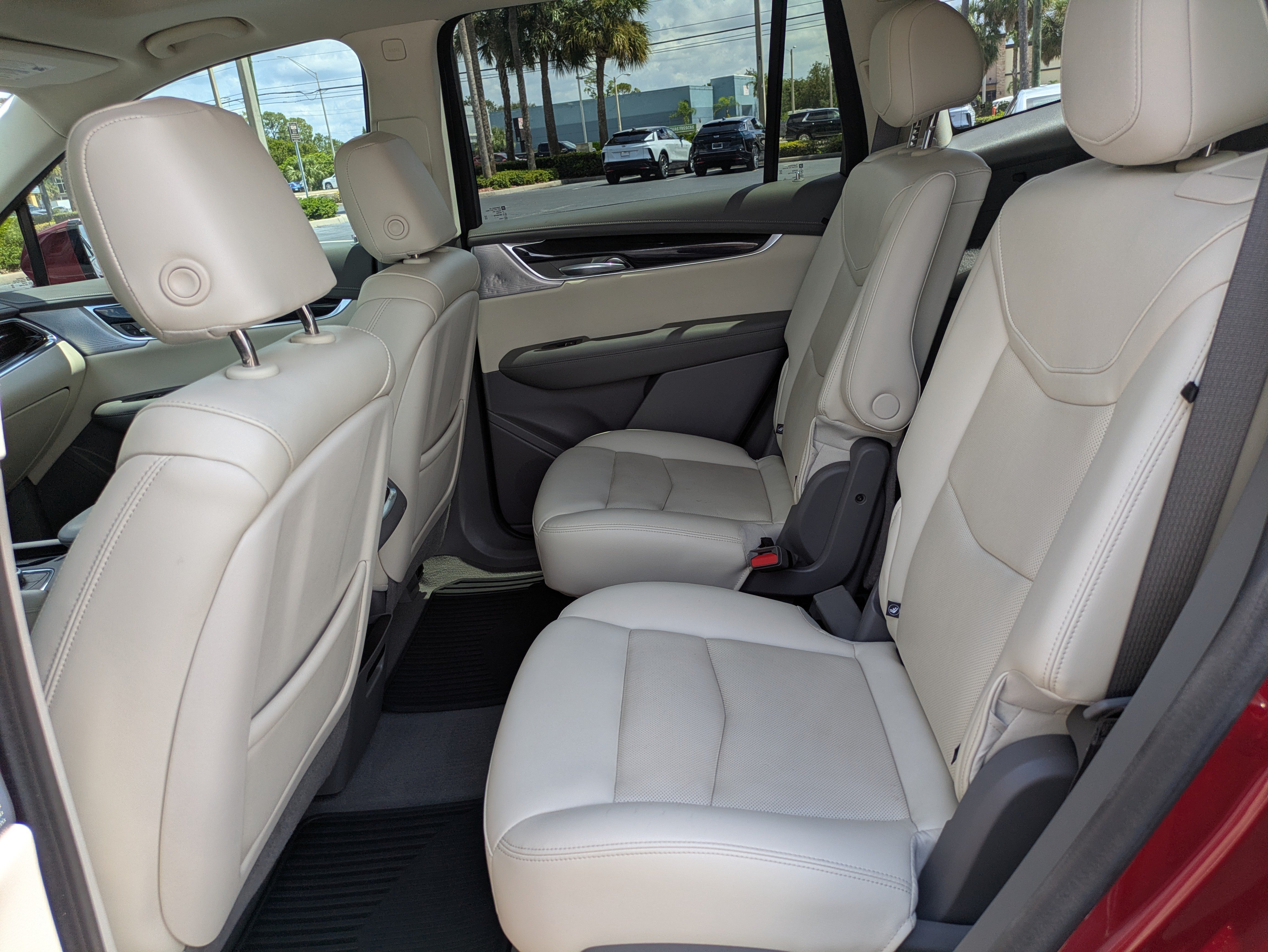Certified 2024 Cadillac XT6 Premium Luxury w/ Technology Package FWD image 13