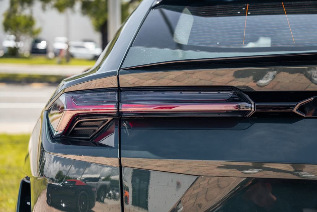 Used 2024 Lamborghini Urus S AWD/4WD image 11