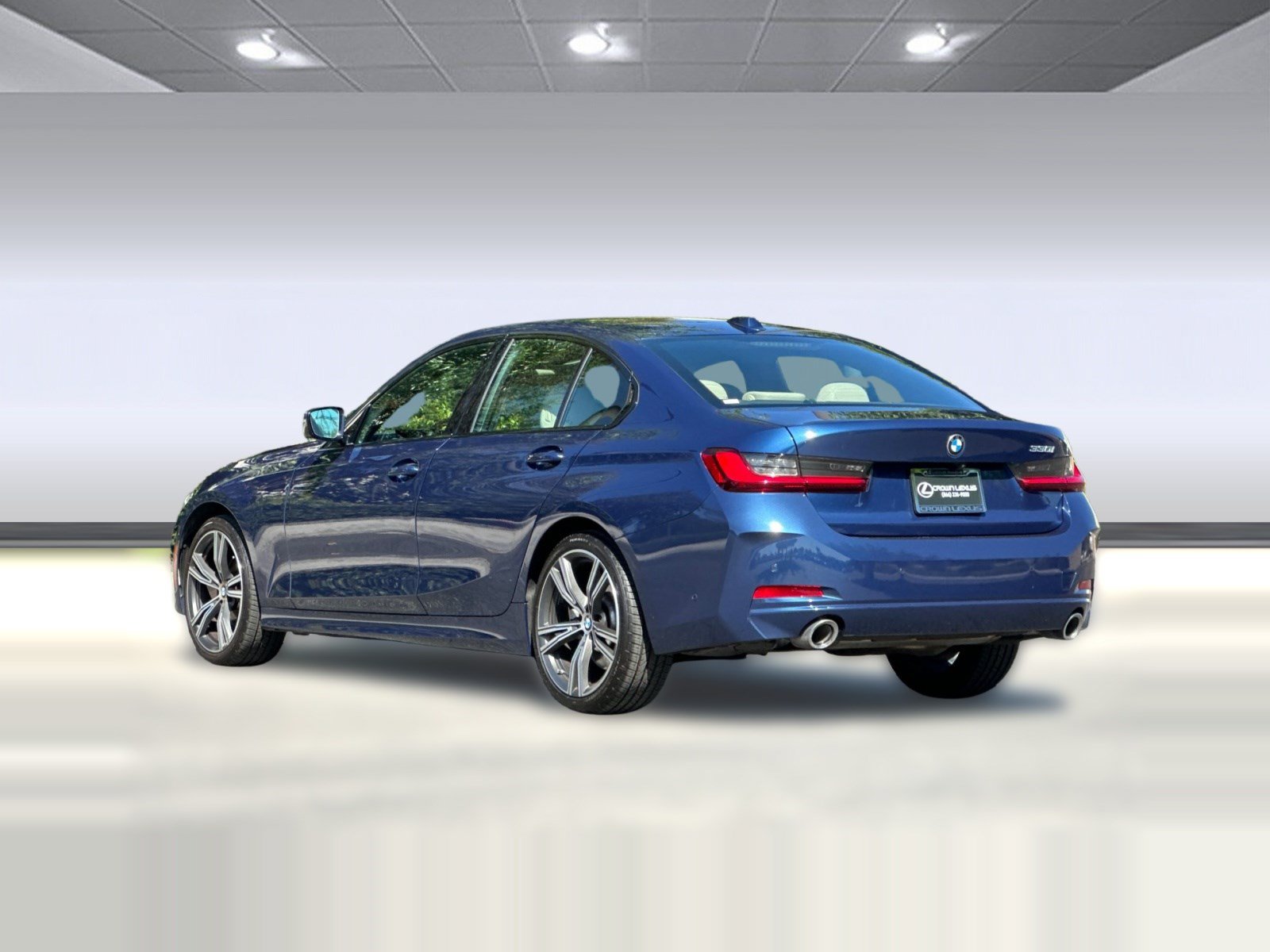 Used 2023 BMW 330i Sedan w/ Parking Assistance Package RWD image 3