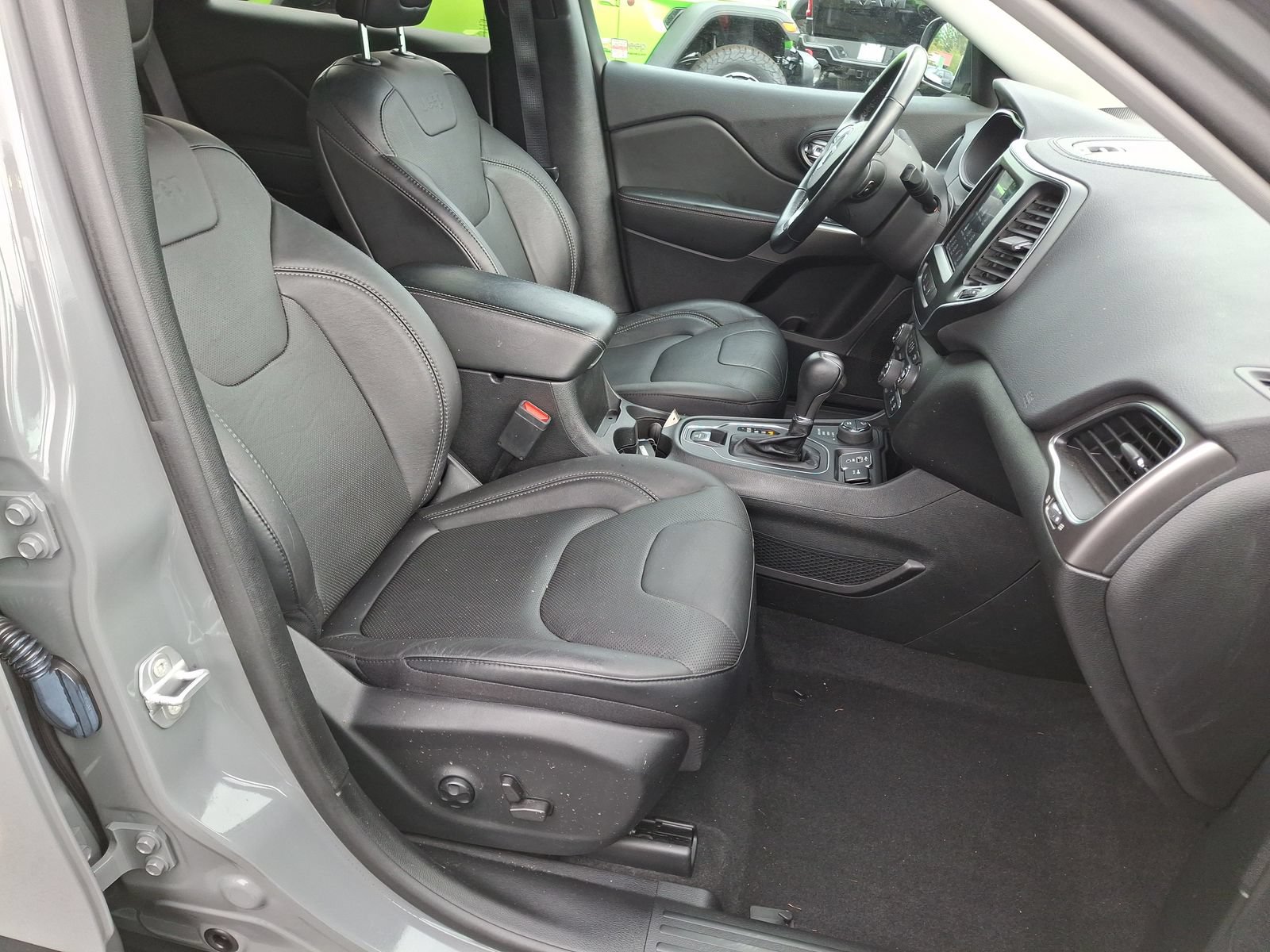 Used 2021 Jeep Cherokee Latitude Lux w/ Comfort/Convenience Group AWD/4WD image 22
