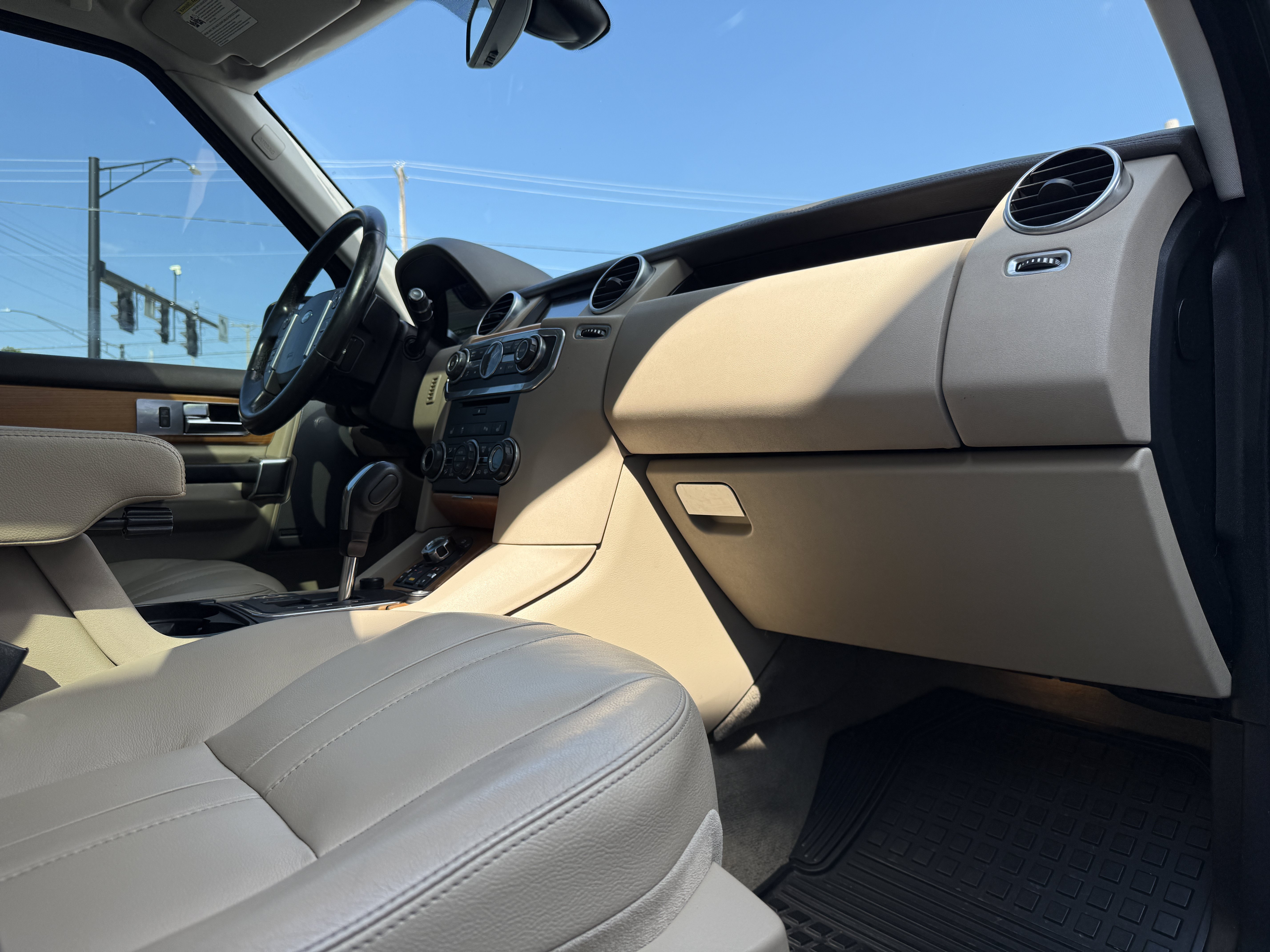 Used 2013 Land Rover LR4 HSE AWD/4WD image 16