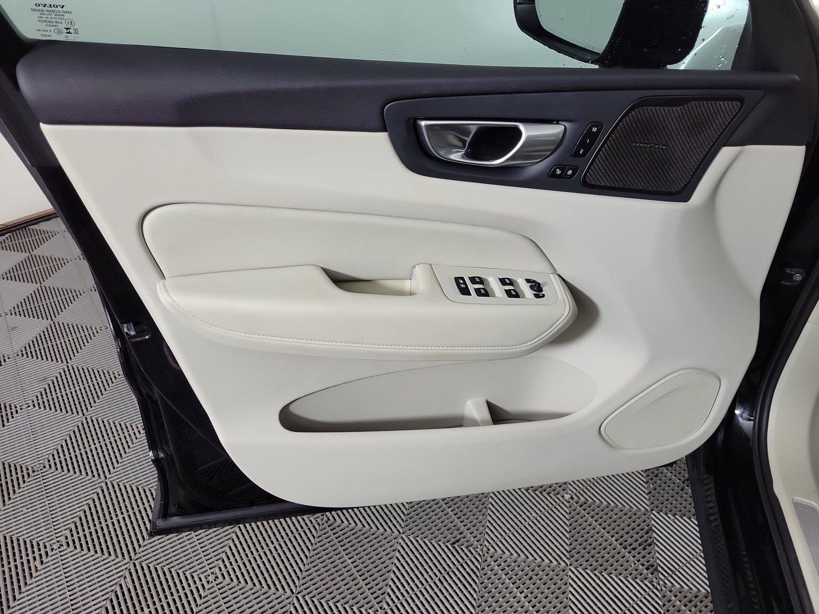 Certified 2023 Volvo XC60 B5 Plus w/ Protection Package Premier FWD image 18