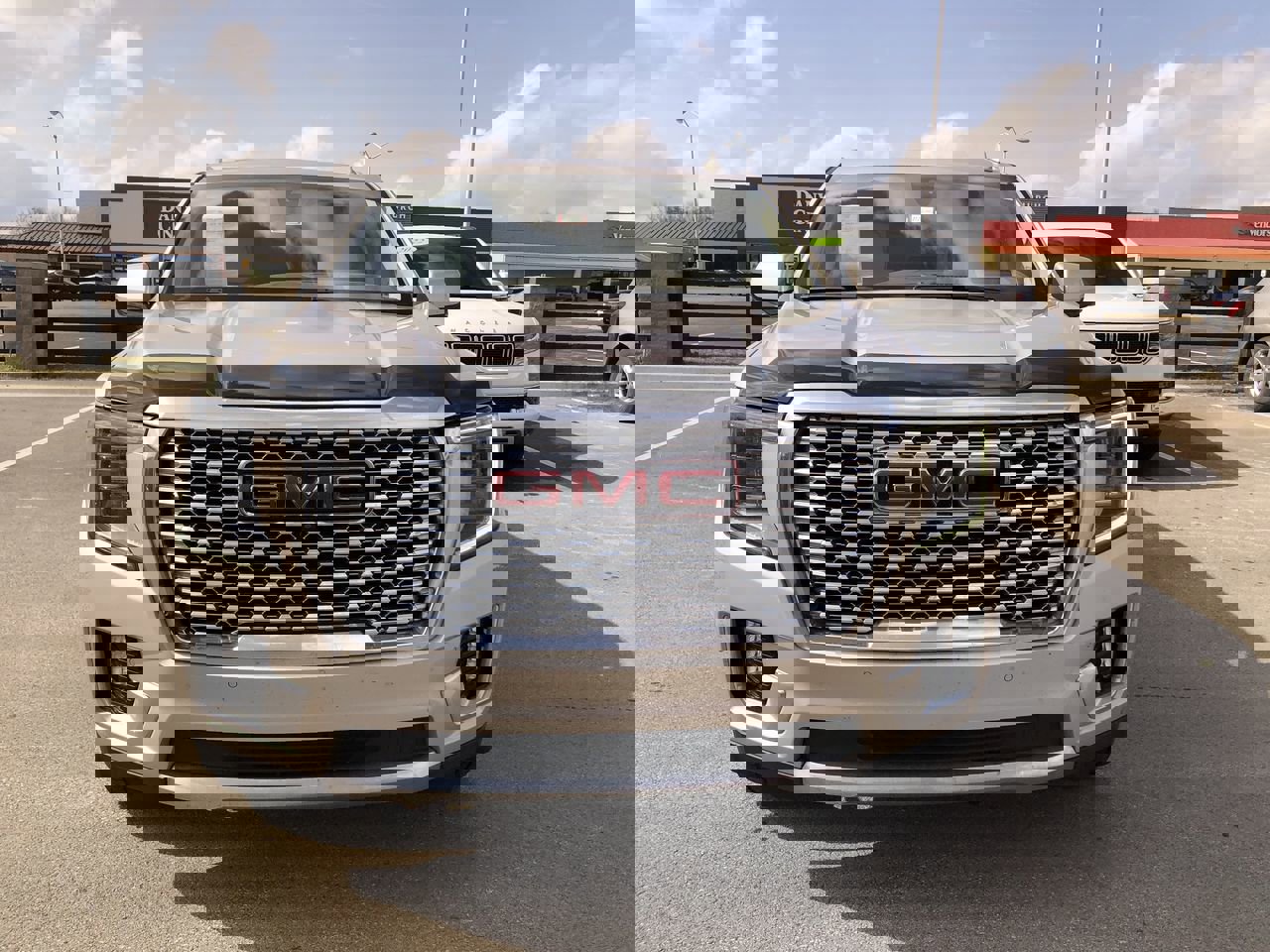Used 2021 GMC Yukon Denali w/ Denali Premium Package image 8
