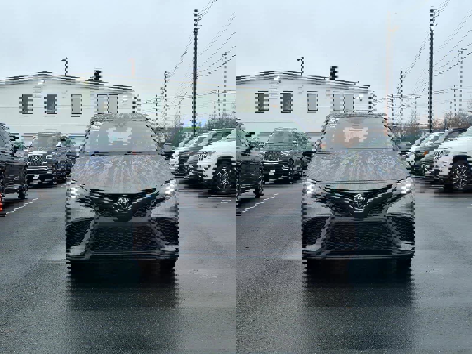 Used 2024 Toyota Camry SE FWD image 2