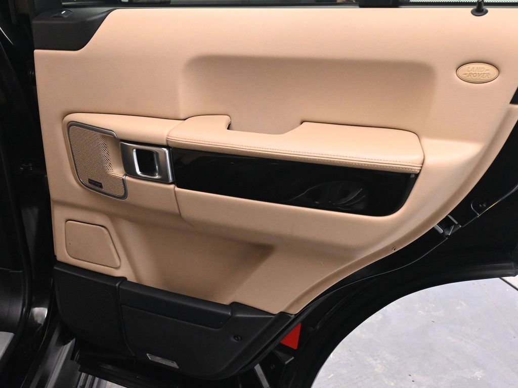 Used 2011 Land Rover Range Rover HSE LUX image 18