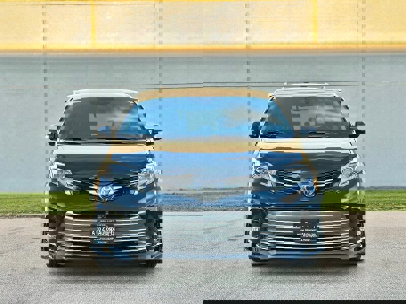 Used 2019 Toyota Sienna Limited Premium image 5
