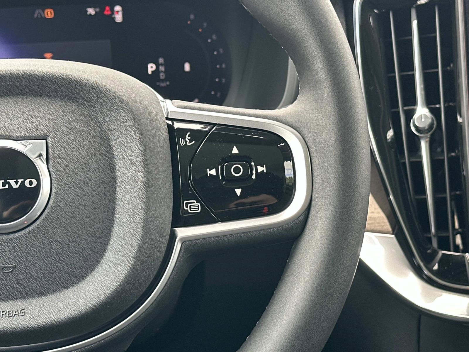 New 2026 Volvo XC90 B5 Plus AWD/4WD image 9