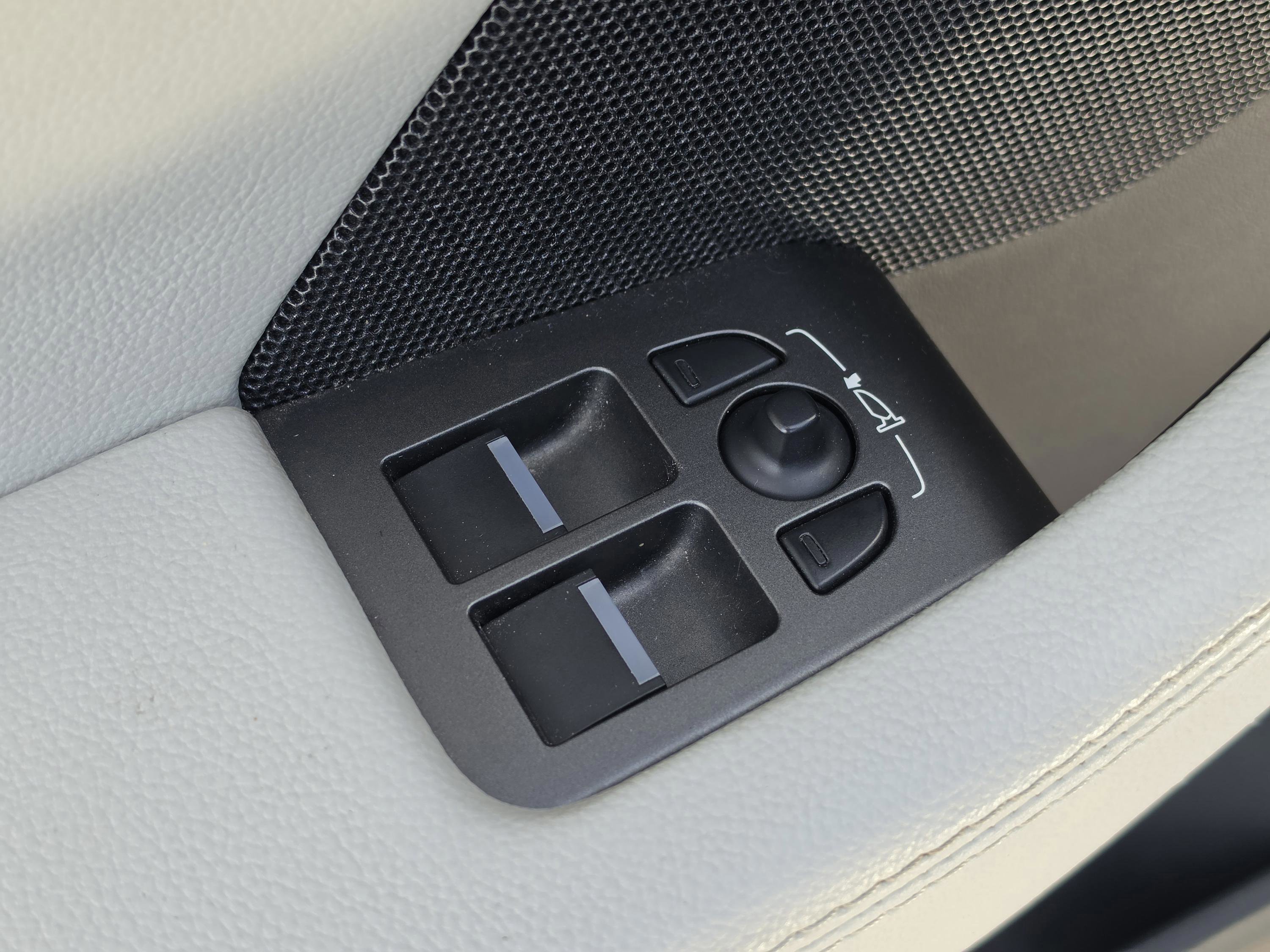 Used 2018 Jaguar F-TYPE Convertible image 21