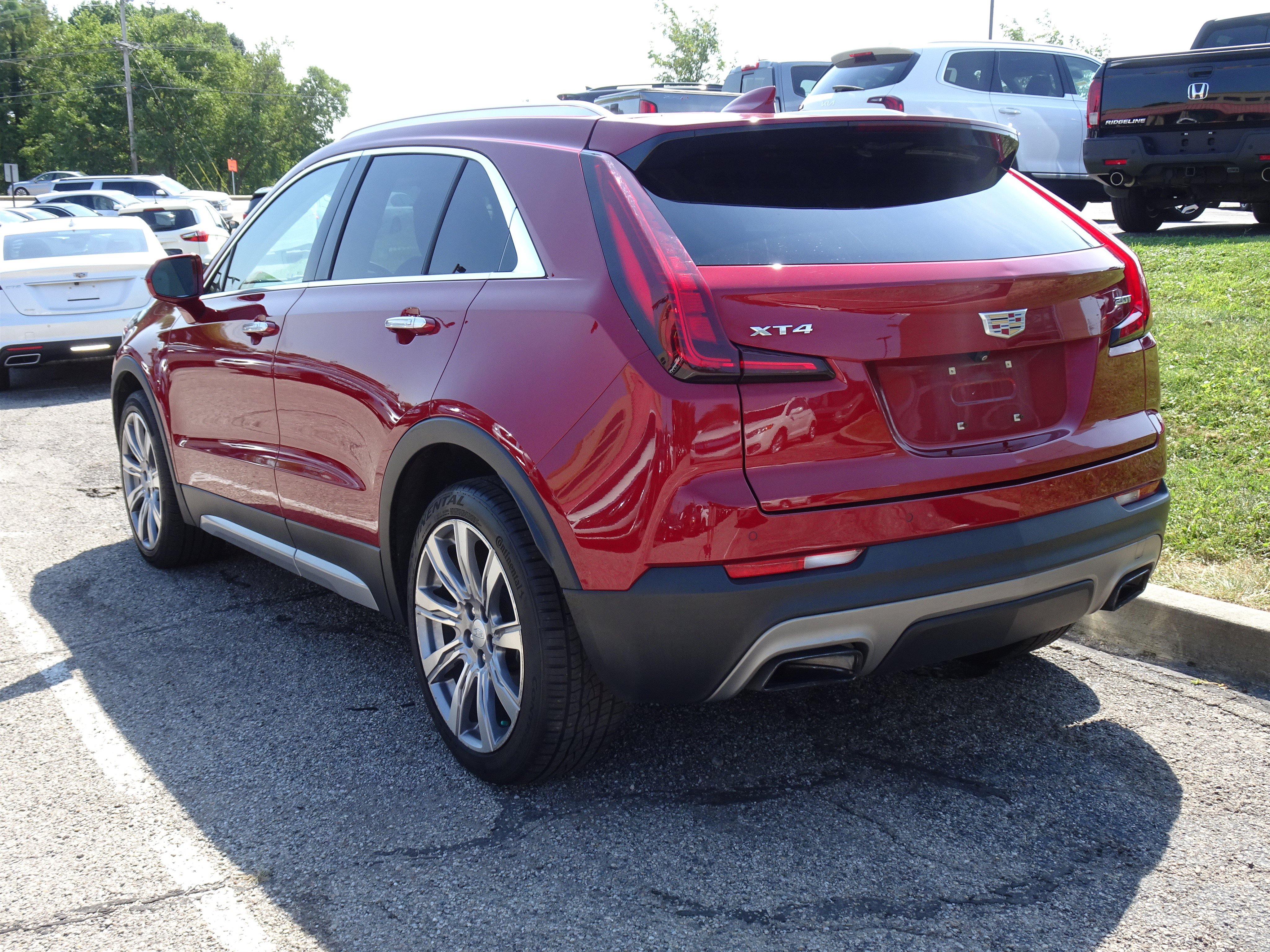 Used 2019 Cadillac XT4 Premium Luxury FWD image 3