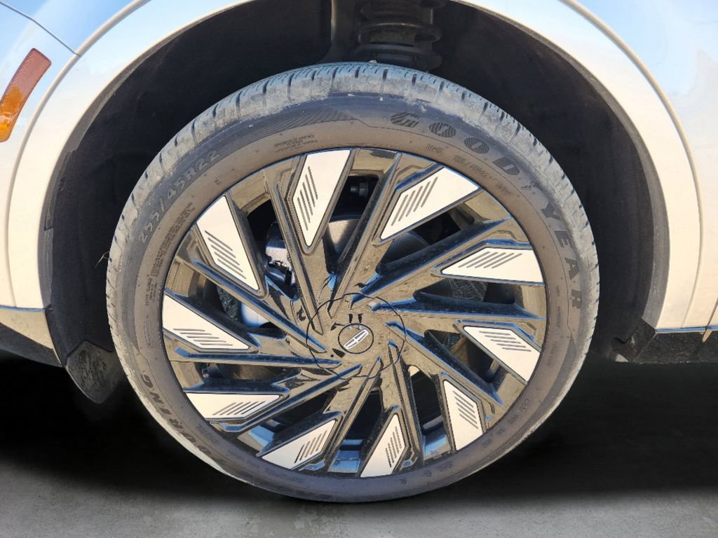 Used 2024 Lincoln Nautilus Reserve w/ Equipment Group 202A AWD/4WD image 16