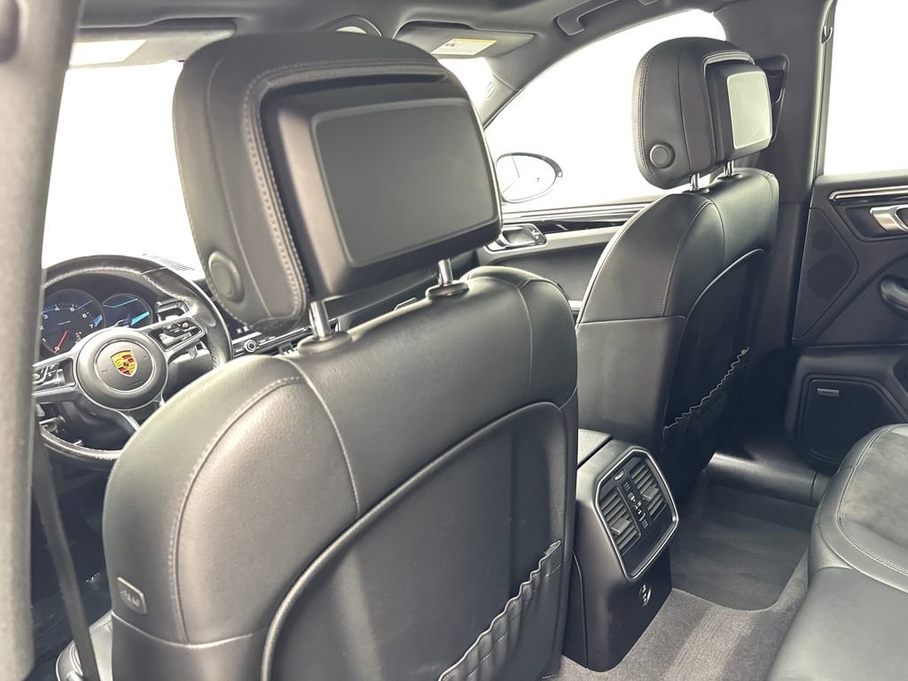 Used 2021 Porsche Macan image 34