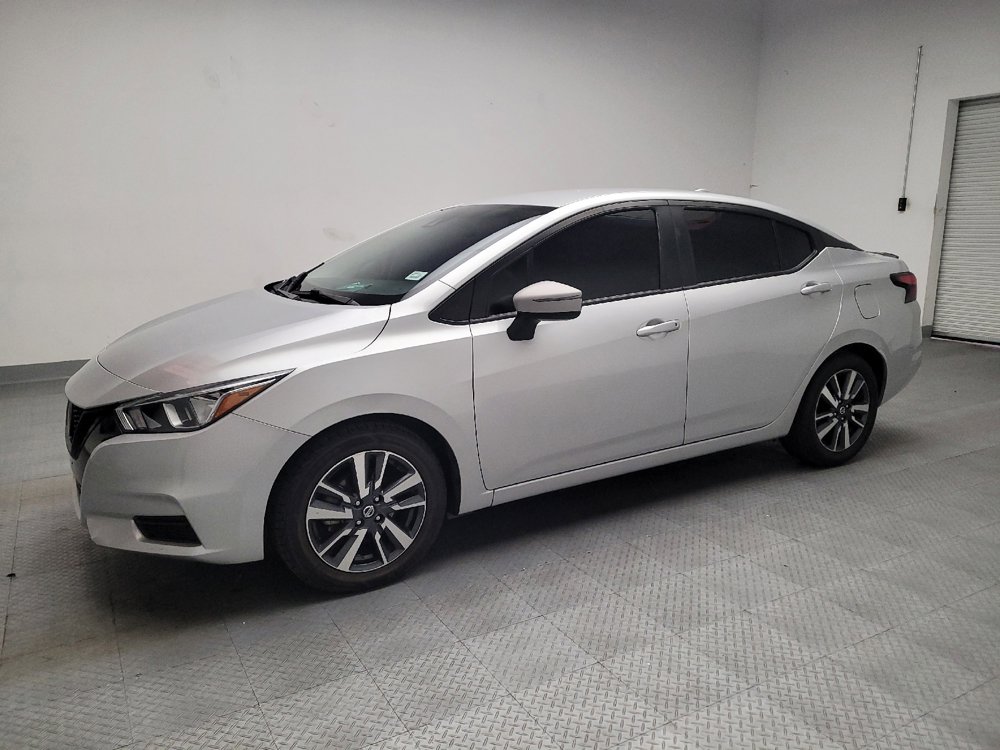 Used 2021 Nissan Versa SV image 2