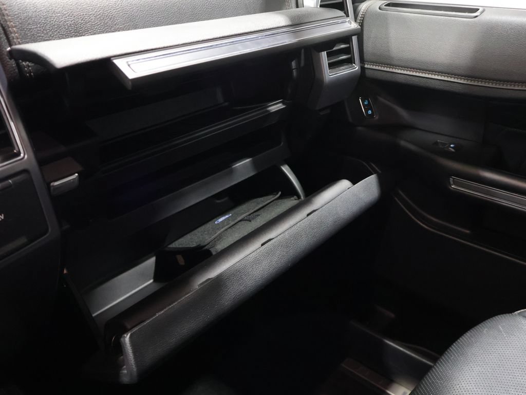 Used 2019 Ford Expedition Platinum AWD/4WD image 39