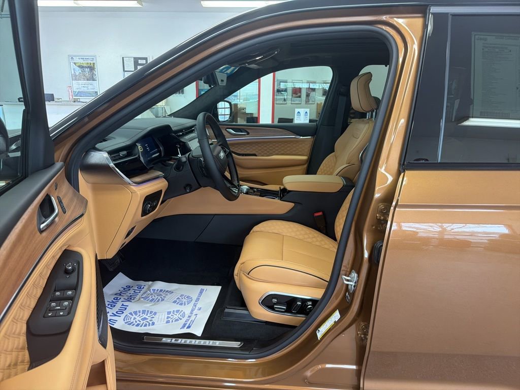 New 2026 Jeep Grand Cherokee Summit AWD/4WD image 7