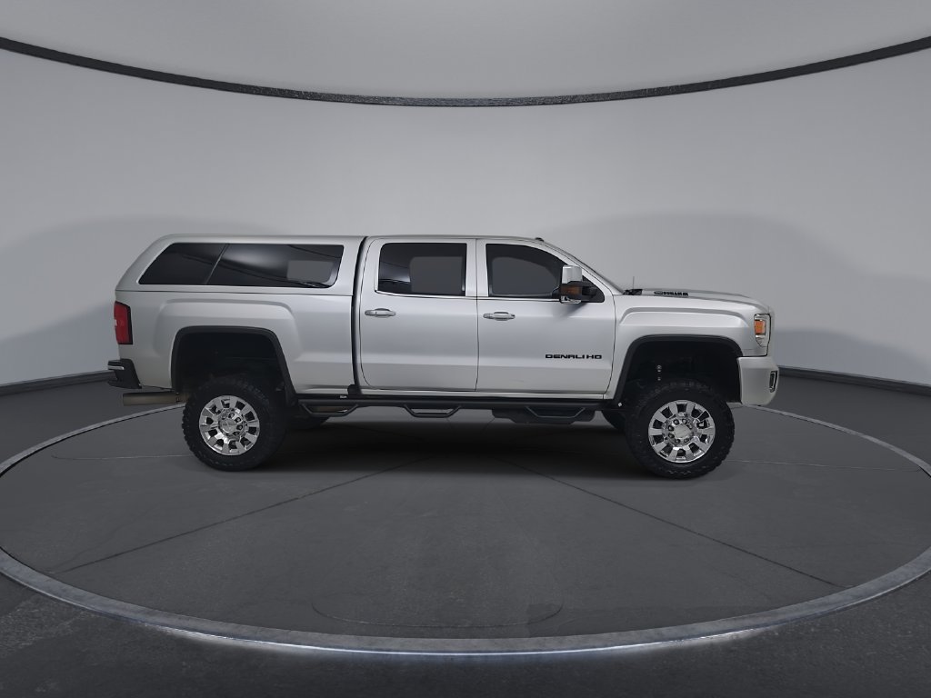 Used 2017 GMC Sierra 2500 Denali w/ Duramax Plus Package AWD/4WD image 18