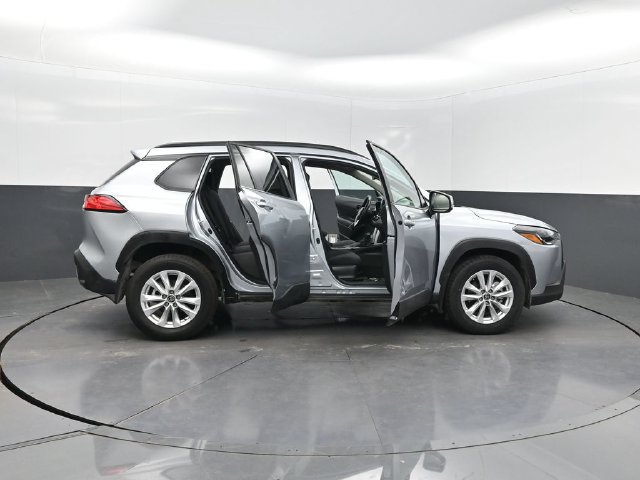 Used 2024 Toyota Corolla Cross LE FWD image 34