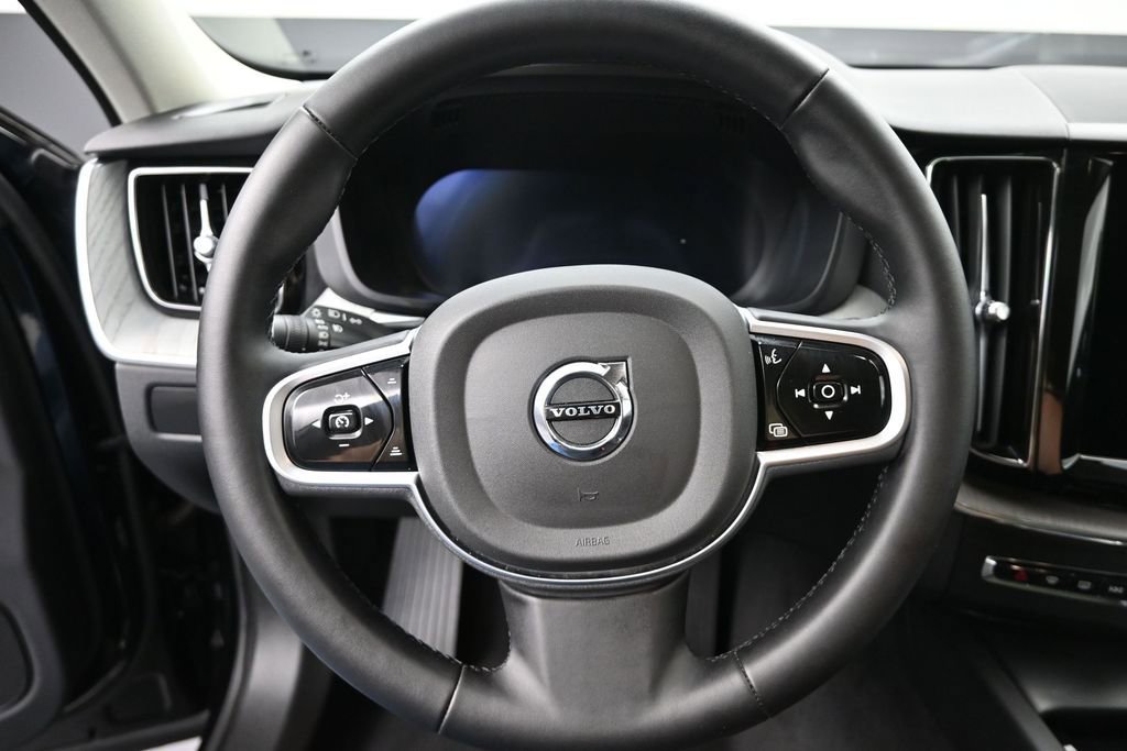 Used 2025 Volvo XC60 B5 Plus w/ Climate Package AWD/4WD image 10