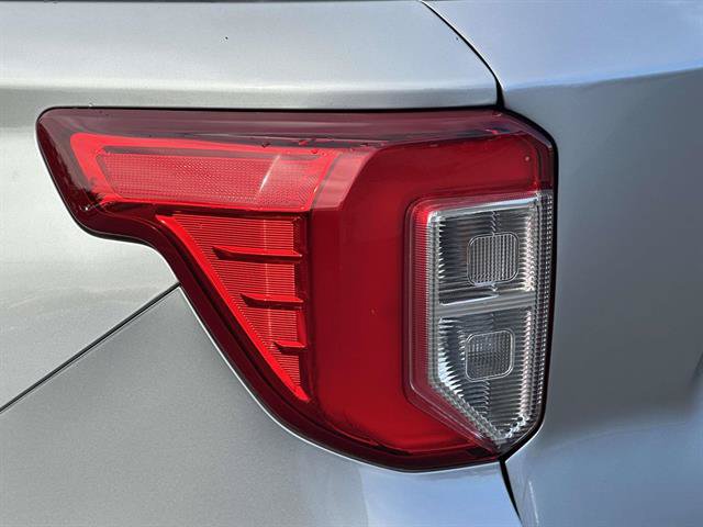 Used 2022 Ford Explorer XLT w/ Equipment Group 202A AWD/4WD image 9