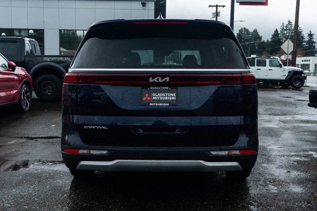 Used 2024 Kia Carnival LX FWD image 5