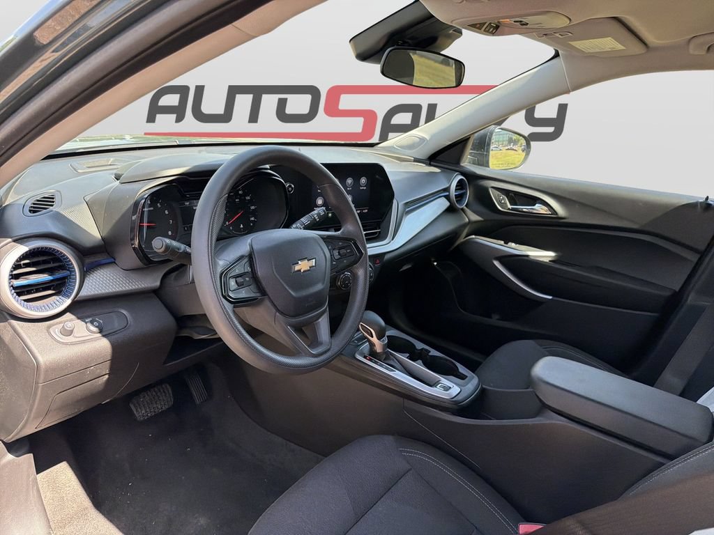 Used 2025 Chevrolet Trax LS FWD image 10