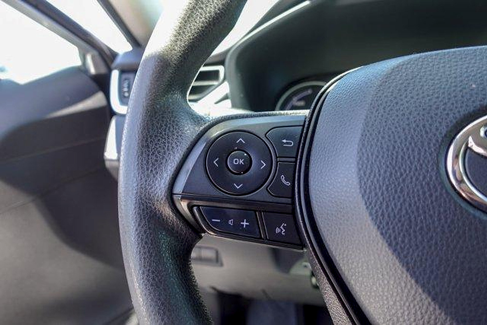 Used 2023 Toyota RAV4 LE AWD/4WD image 16