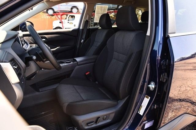 Certified 2025 Nissan Rogue SV image 19