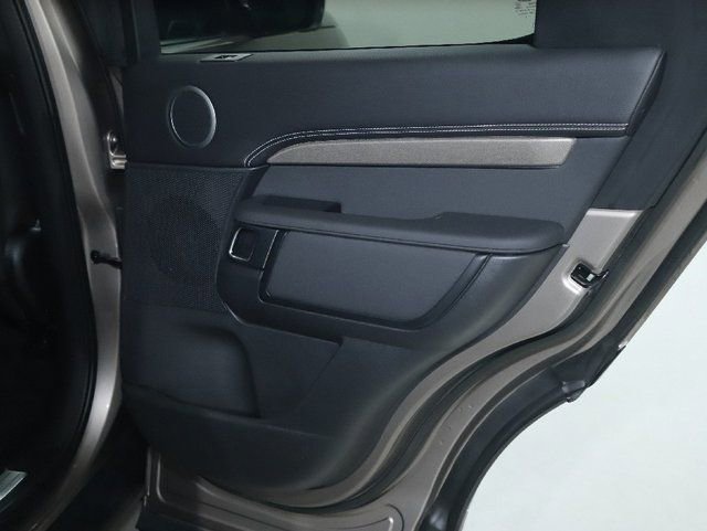 Certified 2023 Land Rover Discovery Metropolitan Edition AWD/4WD image 32