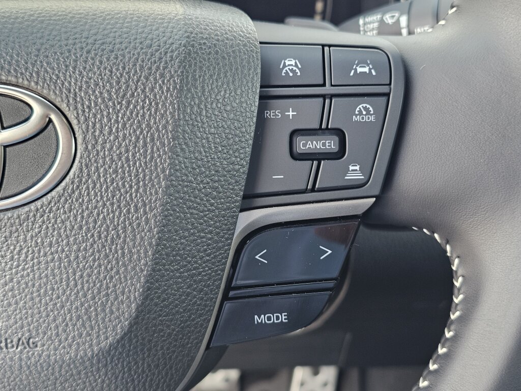 Used 2025 Toyota Camry SE w/ Convenience Package FWD image 23
