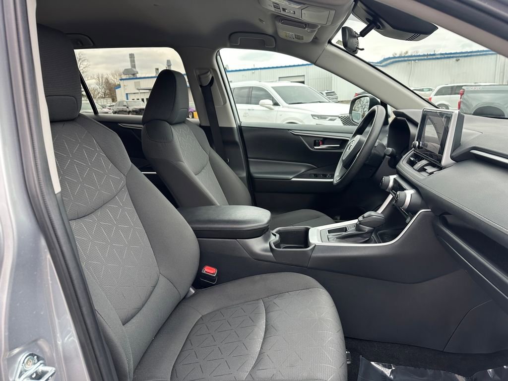 Used 2024 Toyota RAV4 XLE FWD image 20