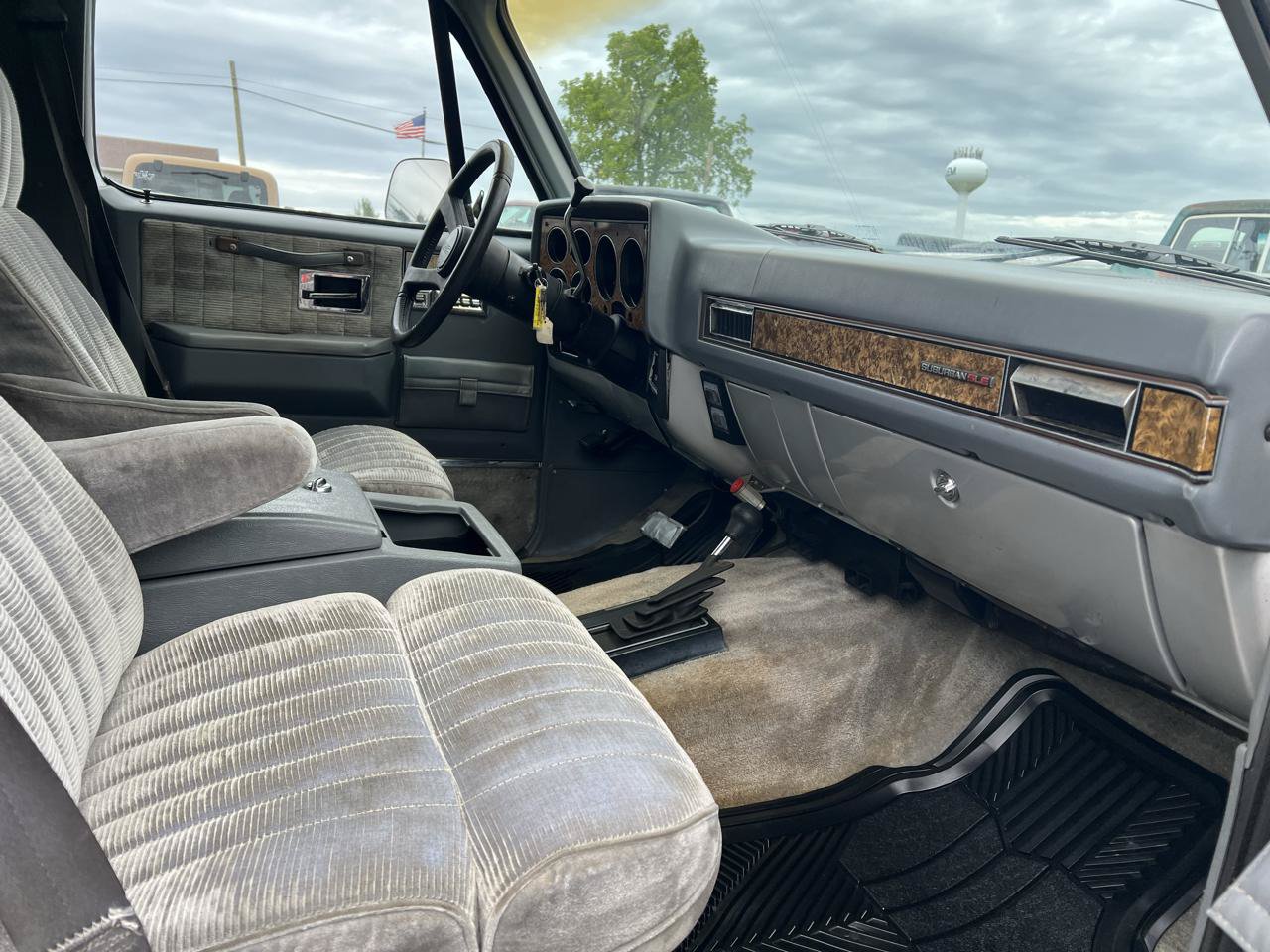 Used 1989 GMC Suburban 4WD image 19