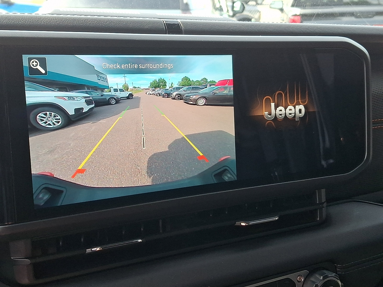 Used 2025 Jeep Gladiator Mojave w/ Safety Group AWD/4WD image 18